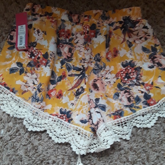 Shorts - Picture 2 of 3